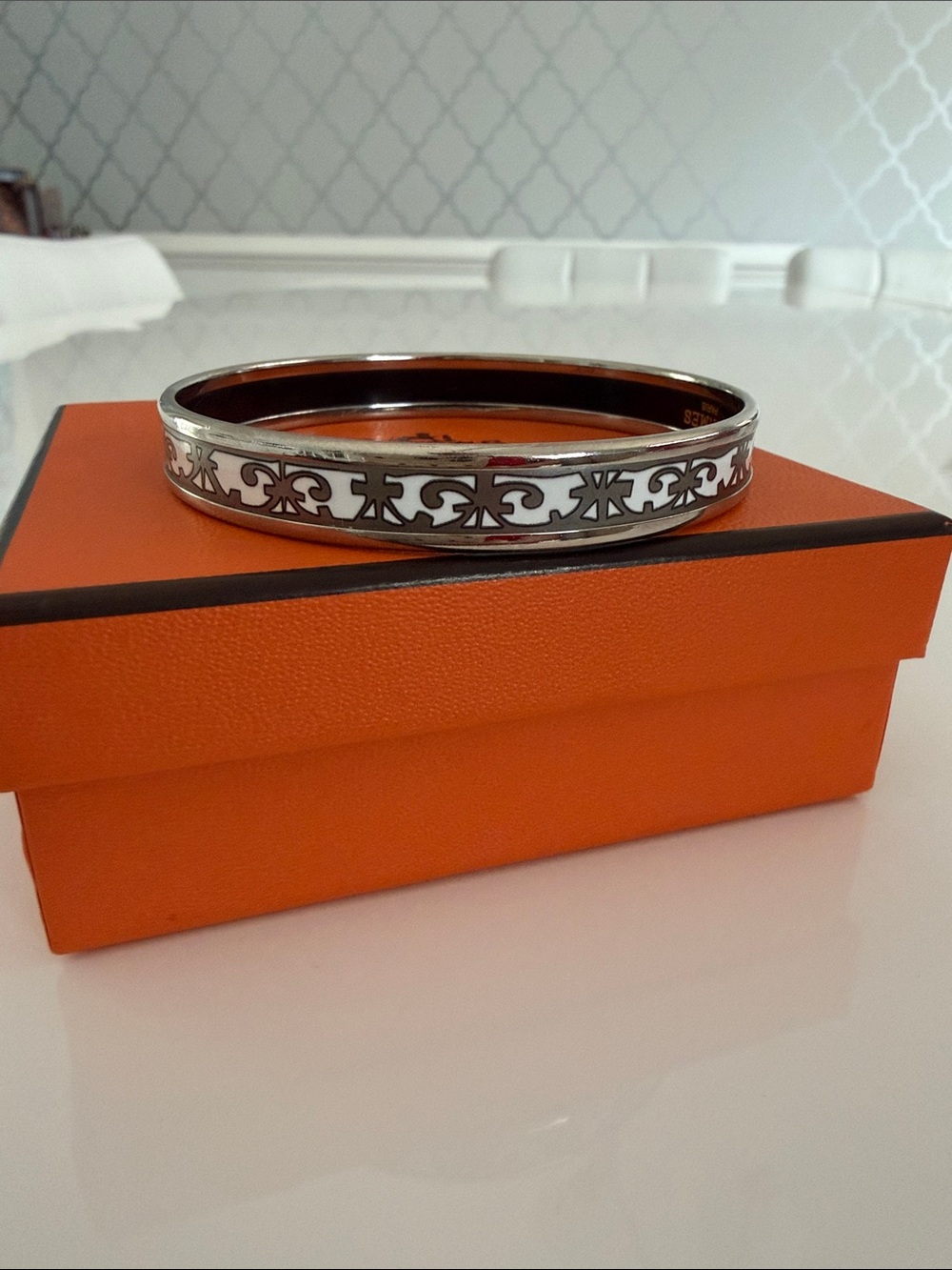 Hermès White Motif Silver Tone Enamel Bangle - Picture 3 of 10